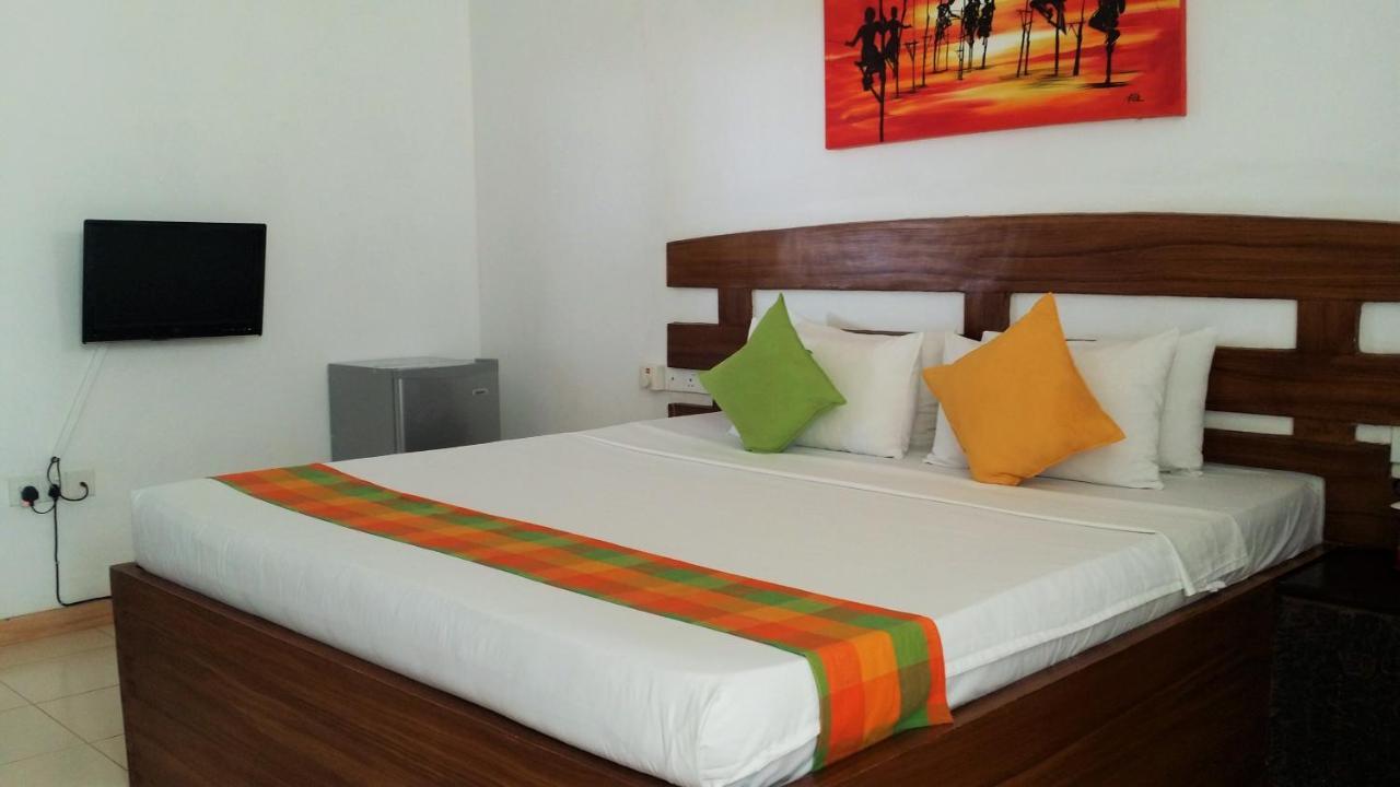 Maple Leaf Hotel Negombo Dış mekan fotoğraf