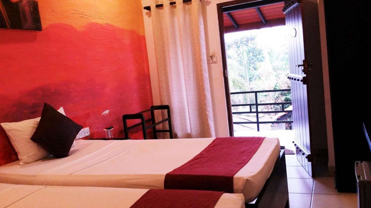 Maple Leaf Hotel Negombo Dış mekan fotoğraf