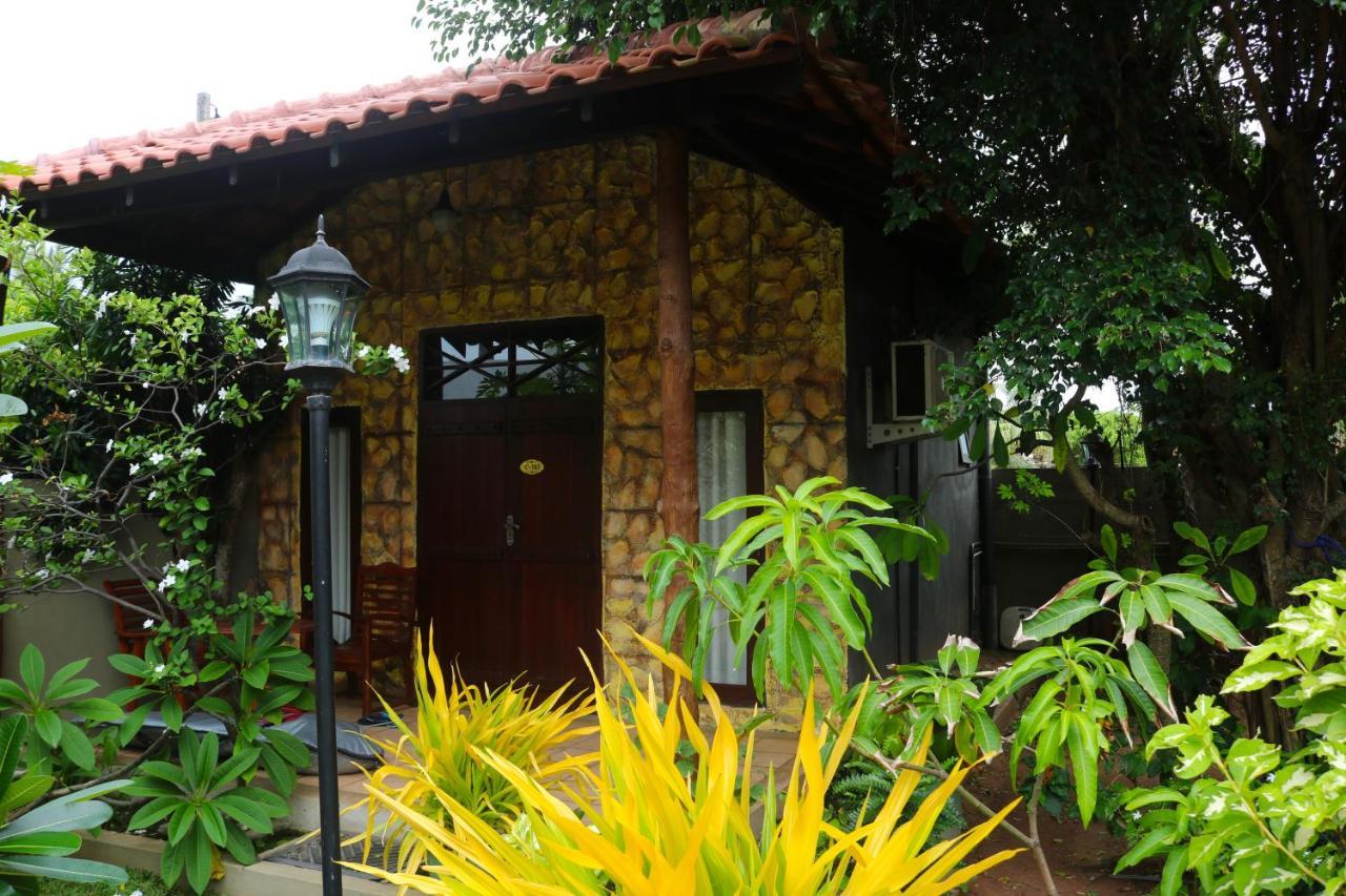 Maple Leaf Hotel Negombo Dış mekan fotoğraf